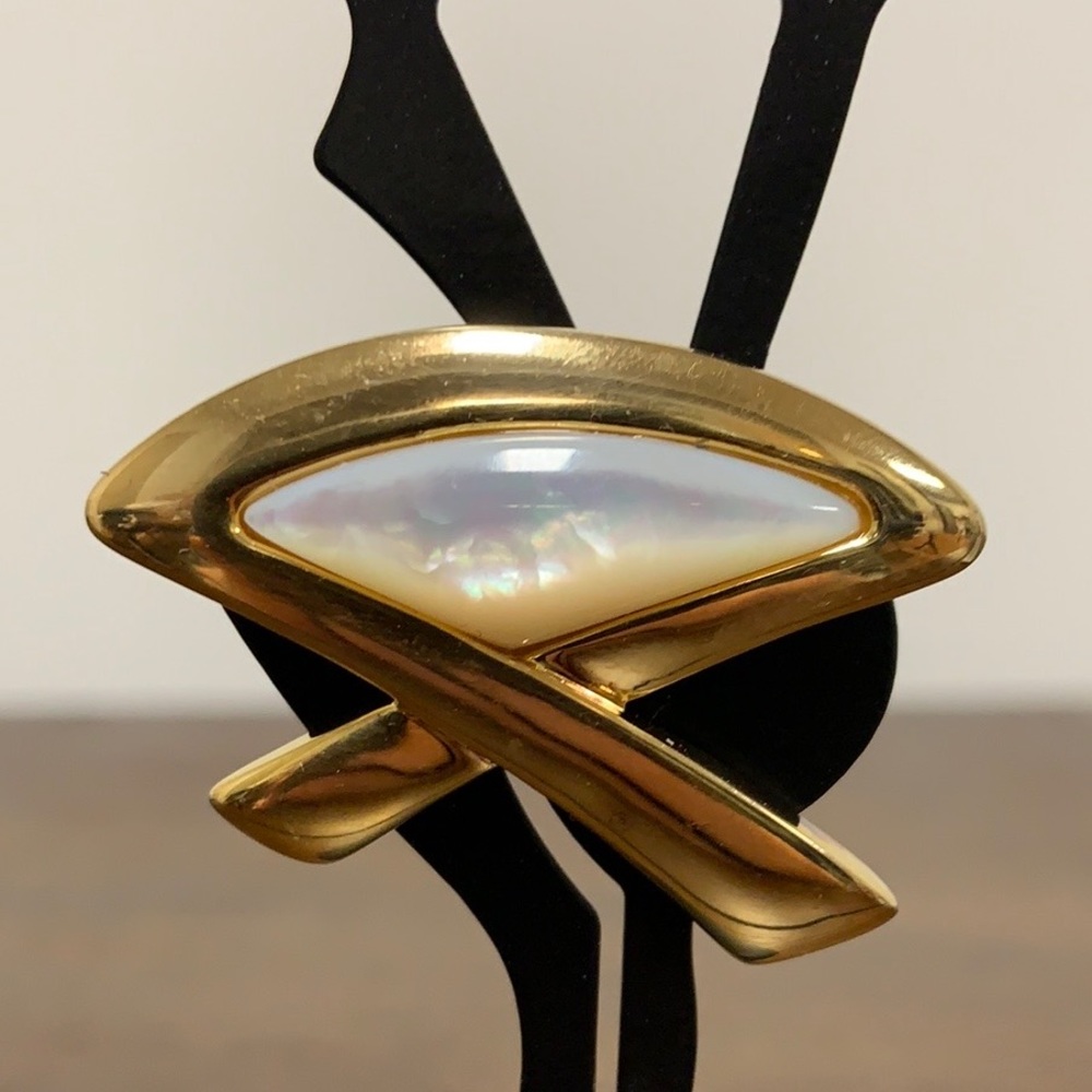 Kai-Yin Lo, Kylo sterling brooch